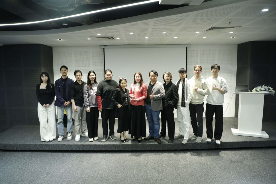 Đội Ngũ Kiệt Tác Nghệ Thuật