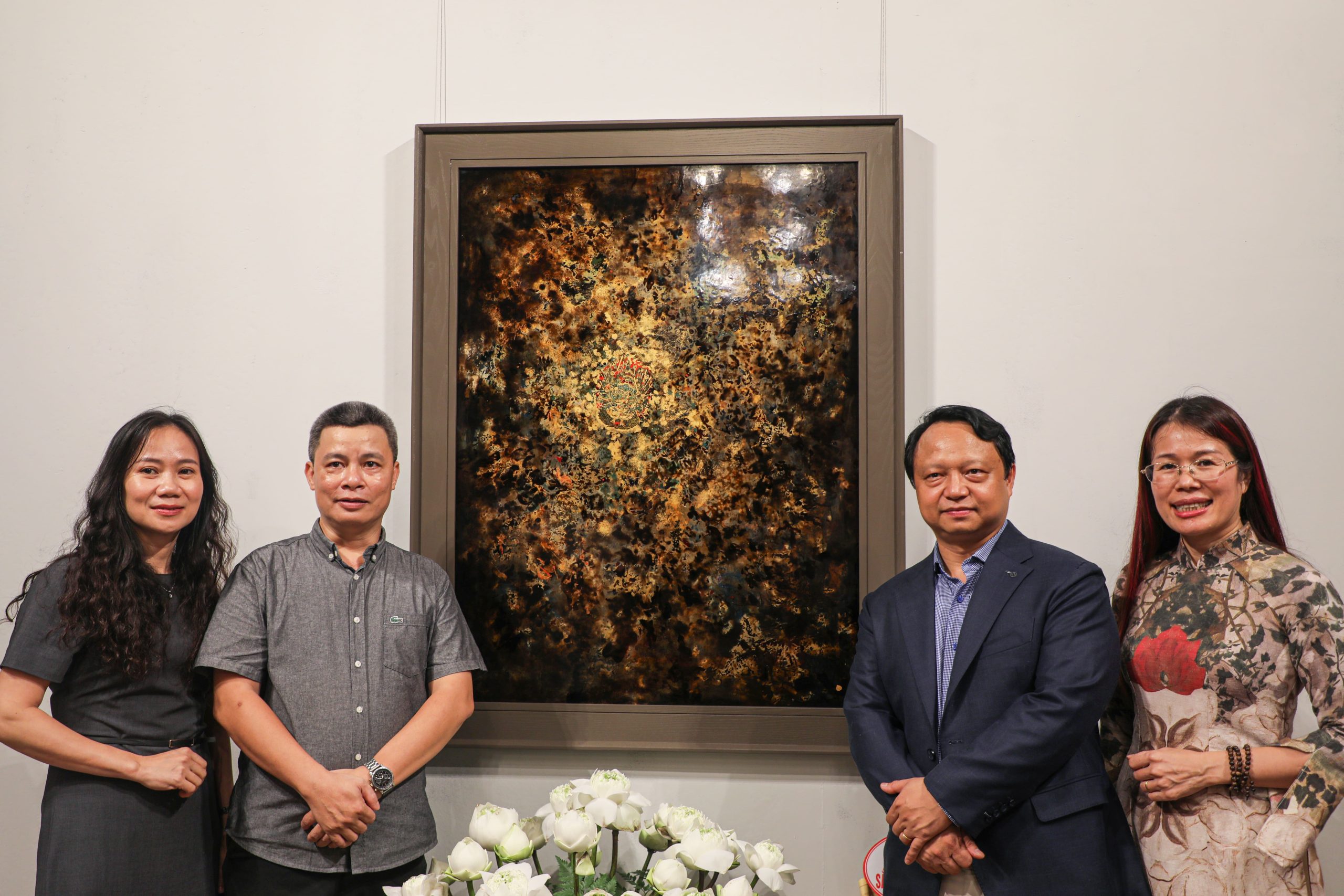 Vợ_chồng_chủ_tịch_NAG_và_Vợ_chồng_họa_sĩ_Triệu_Khắc_Tiến[1]