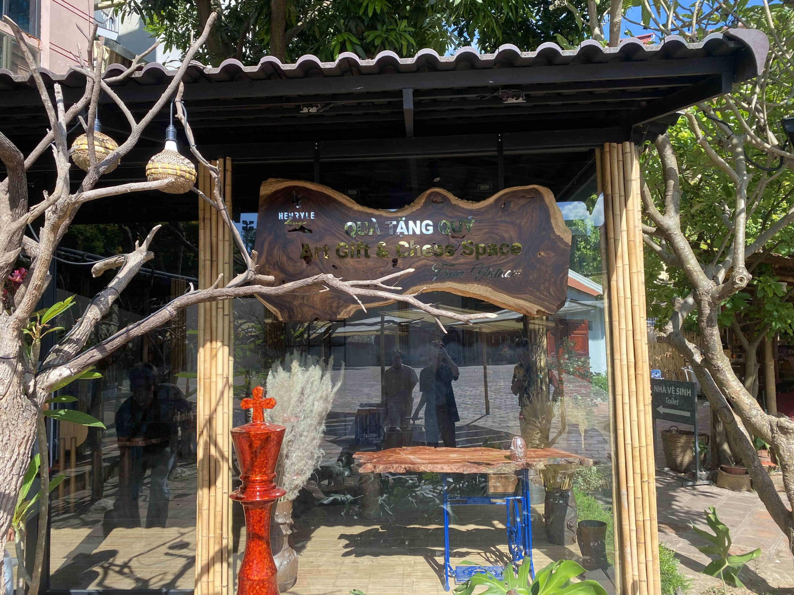 Cửa đón tiếp Cơ Sở Hồ Văn_Nguyen Art Gallery_Kiệt Tác Nghệ Thuật
