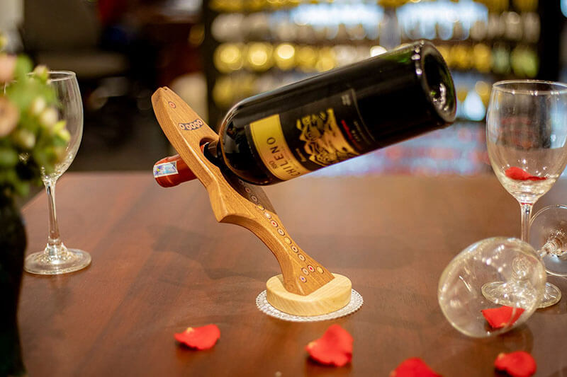giá đỡ rượu vang bằng gỗ nghệ thuật