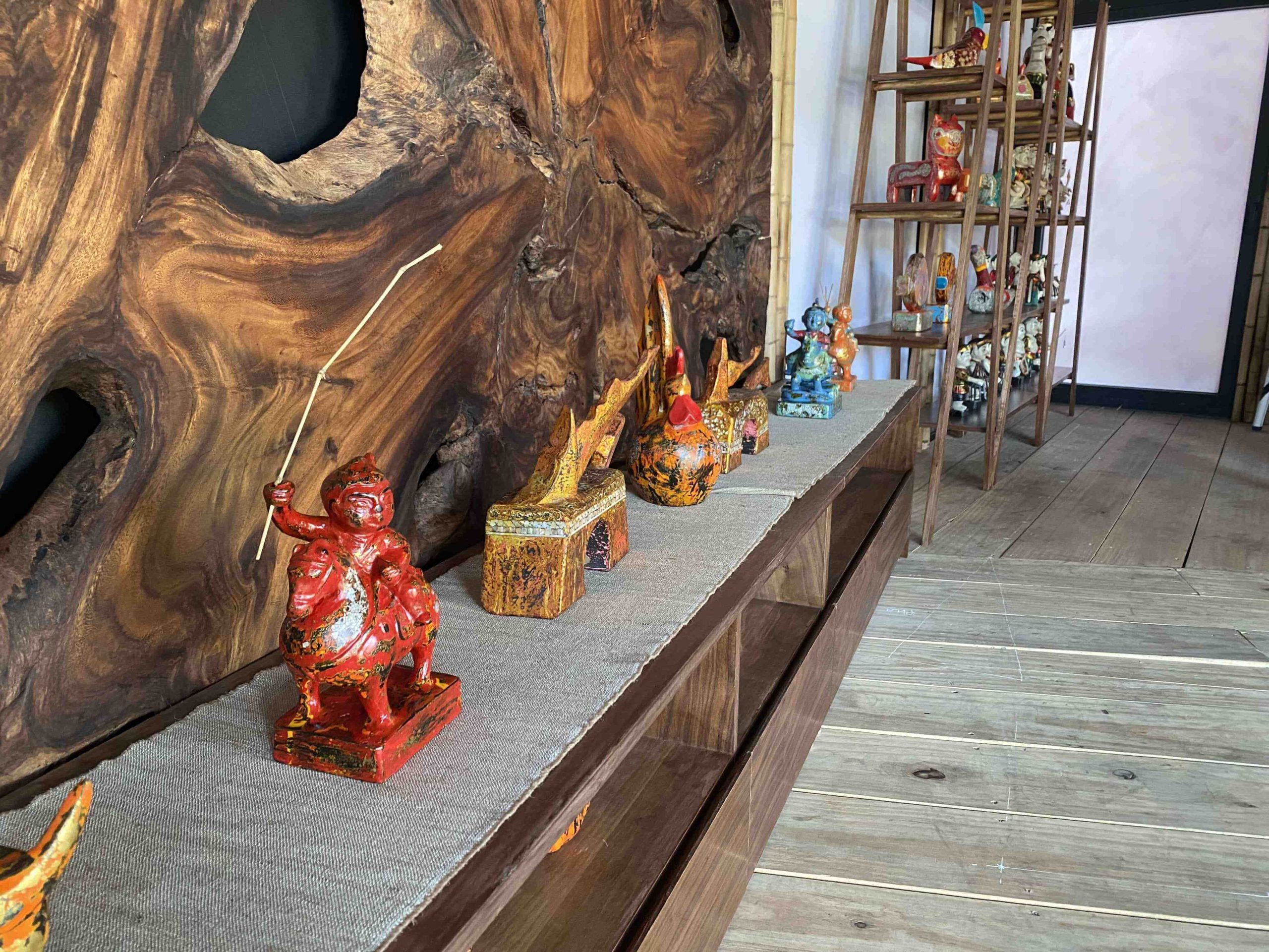Tác phẩm trưng bày cơ sở Hồ Văn_Nguyen Art Gallery_kiệt tác nghệ thuật