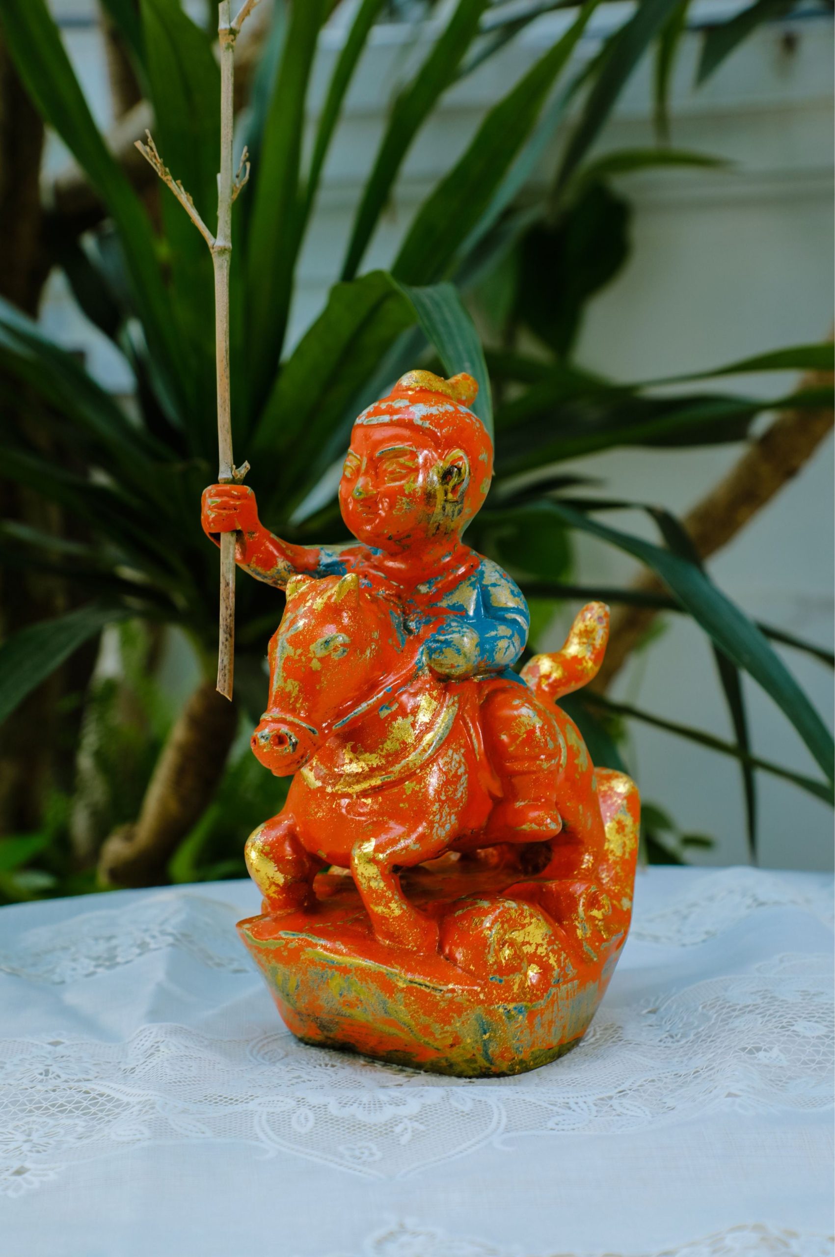 Thánh Gióng IV - Tượng Sơn Mài Nghệ Thuật bởi Họa Sĩ Nguyễn Tấn Phát